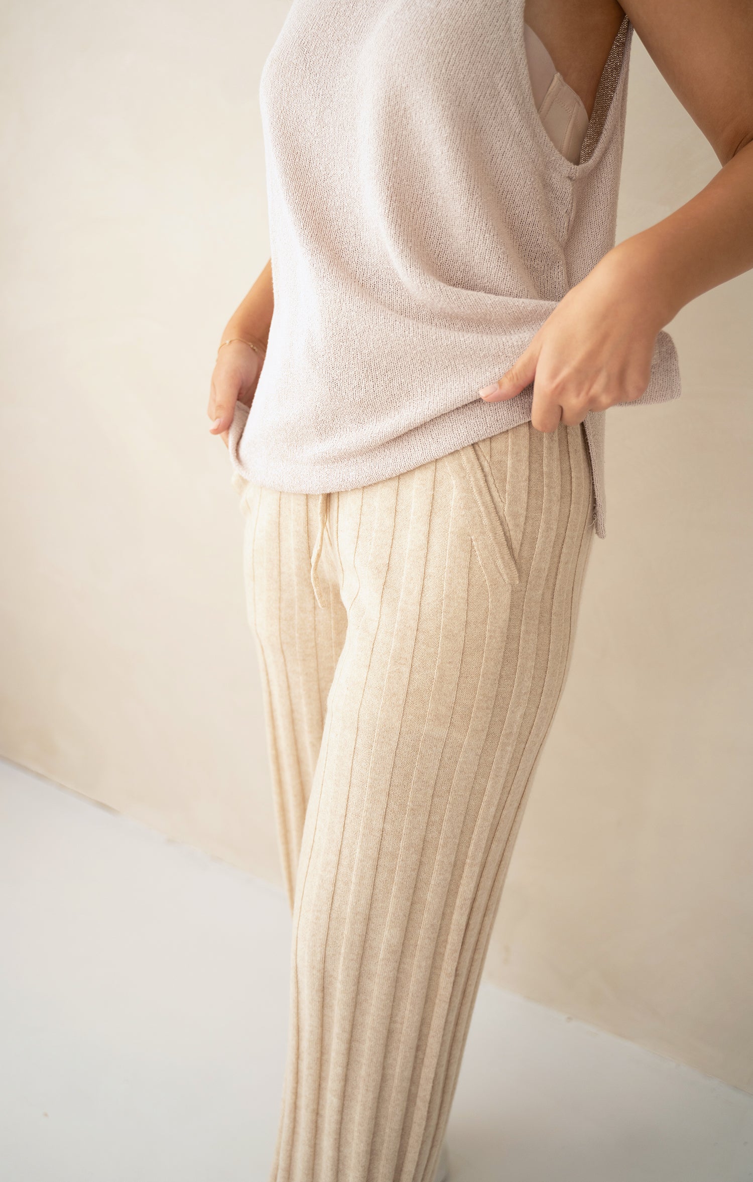 Woman&#39;s Cashmere Meditation Pants Creme